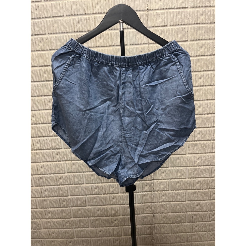Cupshe Blue Chambray Dolphin Hem‎ Elastic Waist Shorts CAA02A4E024SS Large NEW